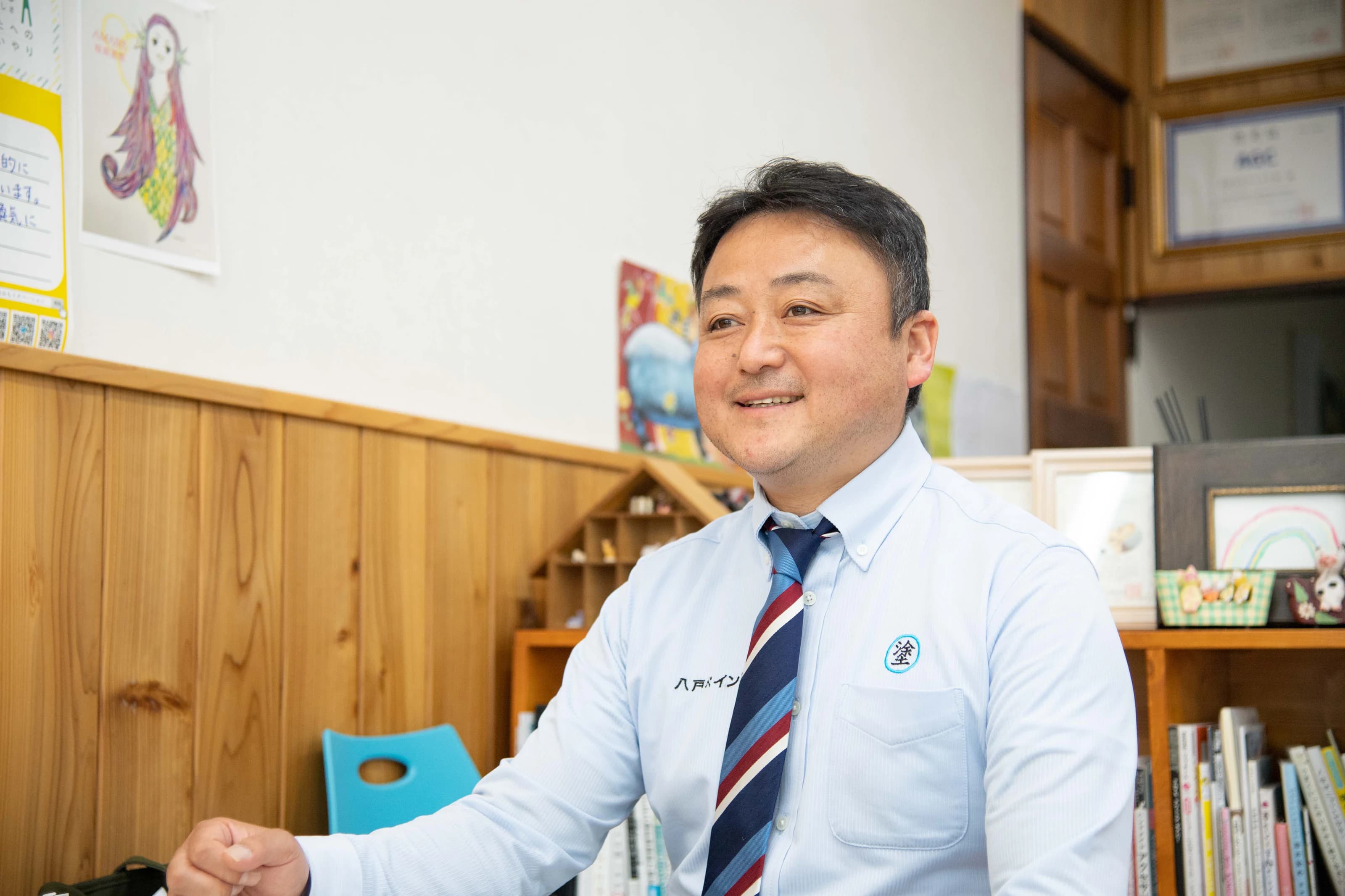 事務所で話す八戸ペイント(株式会社タナカ工業)代表取締役 田中雅章