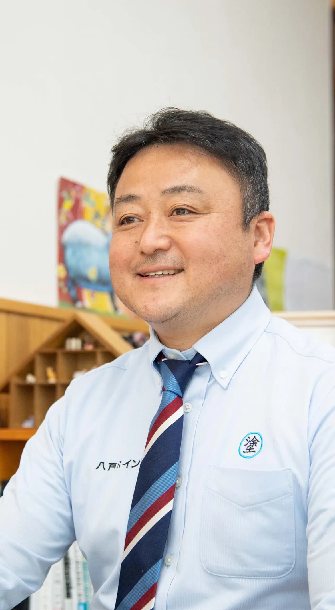 事務所で話す八戸ペイント(株式会社タナカ工業)代表取締役 田中雅章