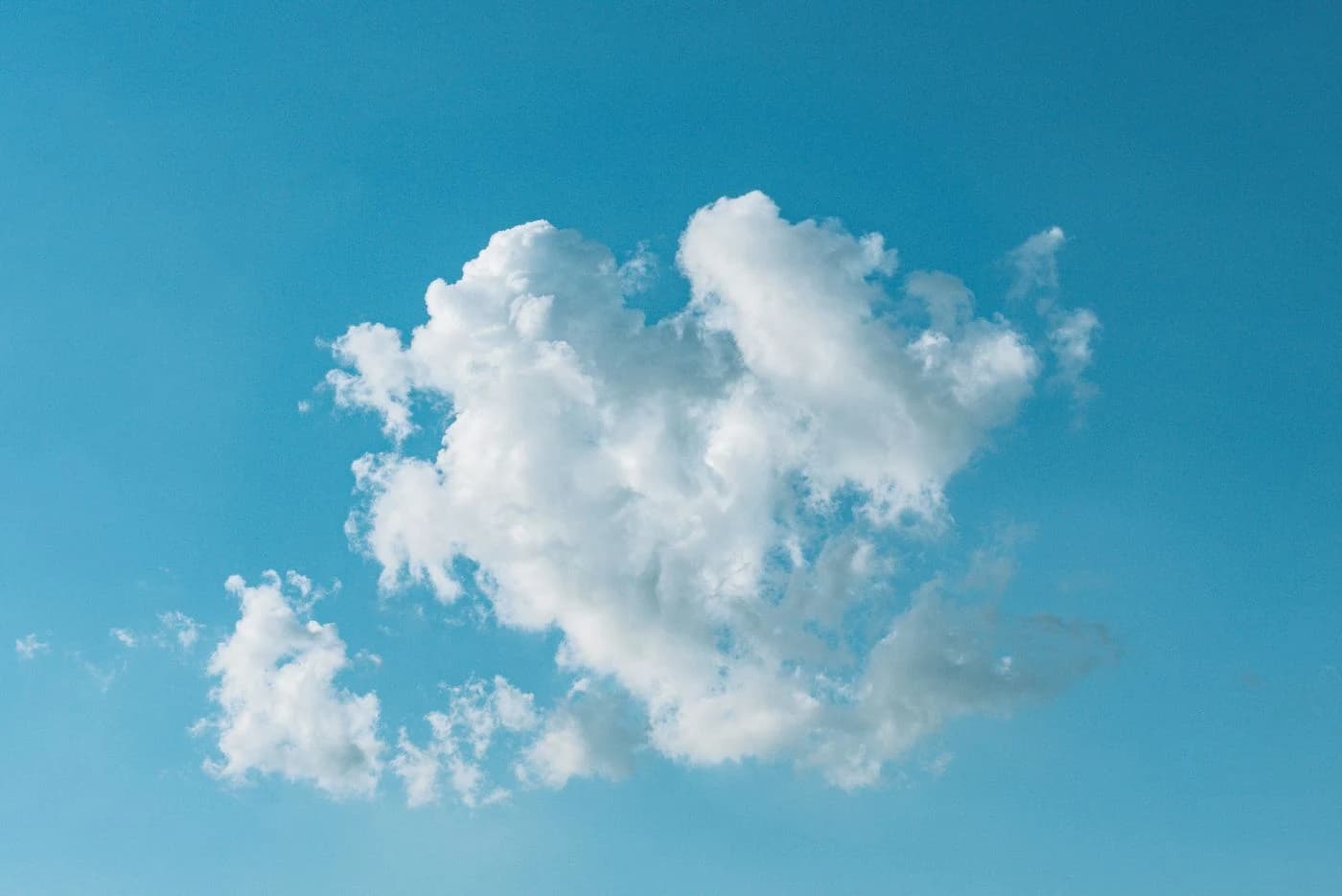 青空に浮かぶ白い雲